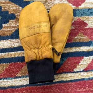 Flylow Oven Mittens